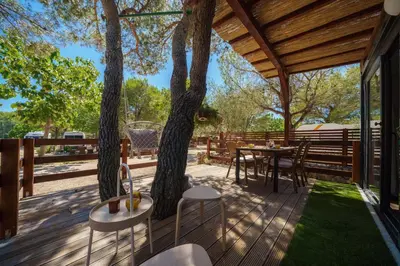 Restoran ili neka druga zalogajnica u objektu Mobile Homes Vrata Krke
