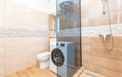 Kupaonica u objektu 2 Bedroom Beautiful Home In Drinovci