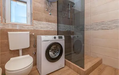 Kupaonica u objektu 2 Bedroom Beautiful Home In Drinovci