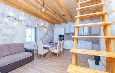 Kuhinja ili čajna kuhinja u objektu 2 Bedroom Beautiful Home In Drinovci