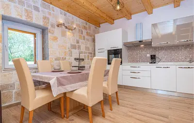 Kuhinja ili čajna kuhinja u objektu 2 Bedroom Beautiful Home In Drinovci