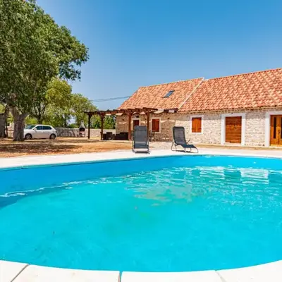 2 Bedroom Beautiful Home In Drinovci
