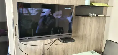 TV i/ili zabavni centar u objektu Pirovac Premium Luksuzni Mobile-Home on the beach 6 ležaja satelit tv wifi klima 2 x wc velika terasa full opremljena ljubimci dozvoljeni parkirno mjesto 10m do plaže pogodno za djecu mali obiteljski kamp 100m do centra mjesta