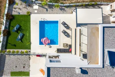 Bazen u objektu Villa Buzuk ili u blizini