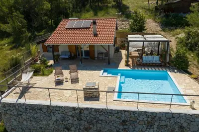 Bazen u objektu Boutique Villa Parma ili u blizini