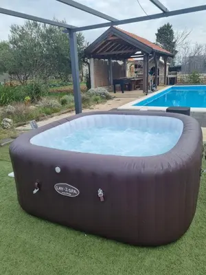 Bazen u objektu Olive Tree House with Jacuzzi, WiFi and 40m2 pool ili u blizini