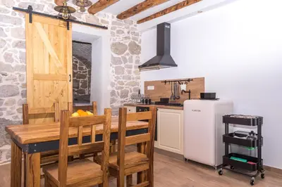 Kuhinja ili čajna kuhinja u objektu Apartmani Španja