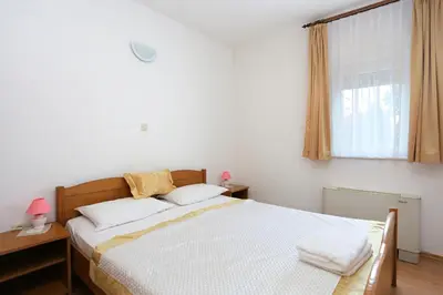 Krevet ili kreveti u jedinici u objektu Apartments by the sea Rogoznica - 4162