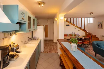 Kuhinja ili čajna kuhinja u objektu Holiday Home Dolphin