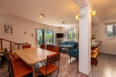 TV i/ili zabavni centar u objektu Holiday Home Dolphin