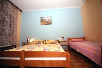 Krevet ili kreveti u jedinici u objektu APARTMANI JADRANKA s pogledom na more
