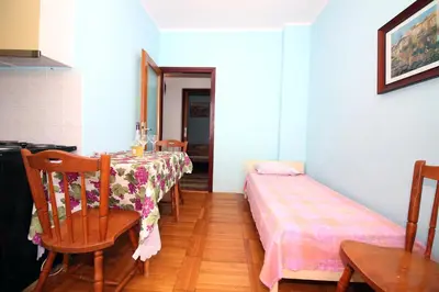 Krevet ili kreveti u jedinici u objektu APARTMANI JADRANKA s pogledom na more