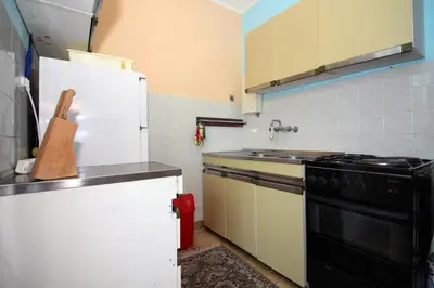 Kuhinja ili čajna kuhinja u objektu APARTMANI JADRANKA s pogledom na more