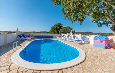 Bazen u objektu Nice Home In Stankovci ili u blizini