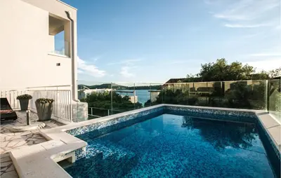 Bazen u objektu Stunning Home In Zatoglav ili u blizini