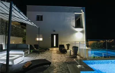 Bazen u objektu Stunning Home In Zatoglav ili u blizini