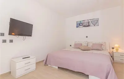 Krevet ili kreveti u jedinici u objektu 1 Bedroom Lovely Apartment In Brodarica