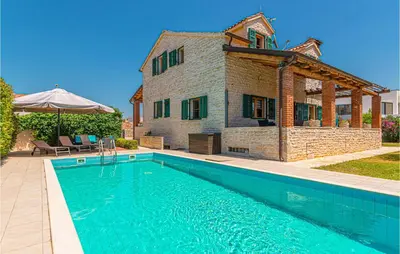 Bazen u objektu Beautiful Home In Vodice With Sauna ili u blizini