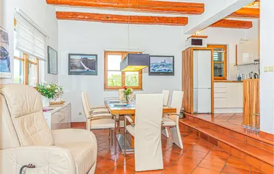 Kuhinja ili čajna kuhinja u objektu Beautiful Home In Vodice With Sauna