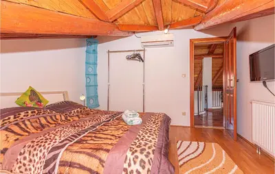 Krevet ili kreveti u jedinici u objektu Beautiful Home In Vodice With Sauna