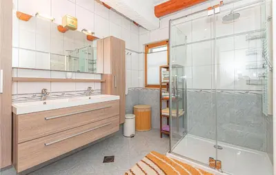 Kupaonica u objektu Beautiful Home In Vodice With Sauna