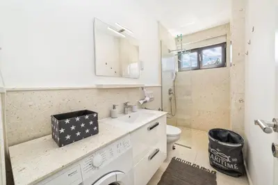 Kupaonica u objektu Villa Aliara Pool Apartment
