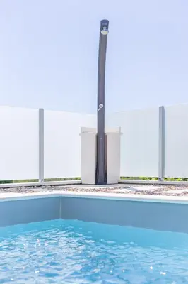 Bazen u objektu Villa Aliara Pool Apartment ili u blizini