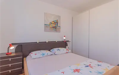 Krevet ili kreveti u jedinici u objektu 3 Bedroom Cozy Apartment In Brodarica