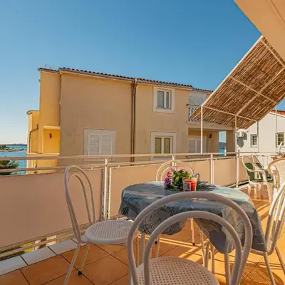 3 Bedroom Cozy Apartment In Brodarica