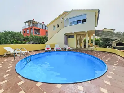 Bazen u objektu Apartment Butko by Interhome ili u blizini
