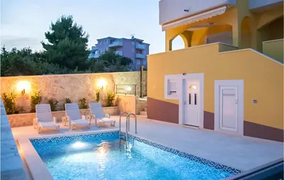 Bazen u objektu Cozy Apartment In Zecevo Rogoznicko ili u blizini