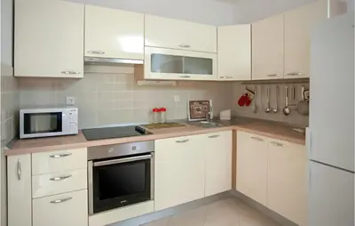 Kuhinja ili čajna kuhinja u objektu Cozy Apartment In Zecevo Rogoznicko