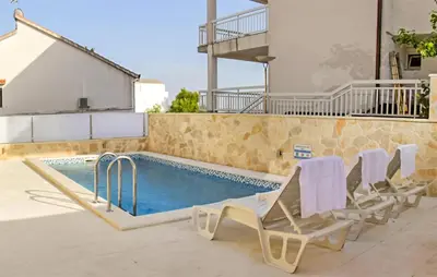 Bazen u objektu Cozy Apartment In Zecevo Rogoznicko ili u blizini