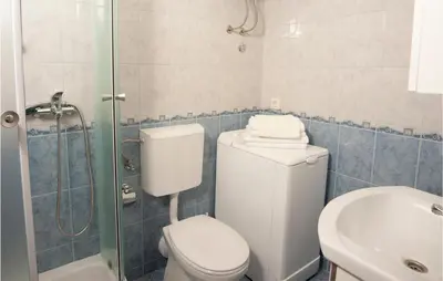 Kupaonica u objektu Nice Apartment In Zecevo Rogoznicko
