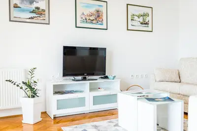 TV i/ili zabavni centar u objektu Apartment Anamarija with sea view