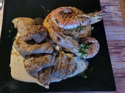 Hrana u smještaju kod domaćina ili u blizini