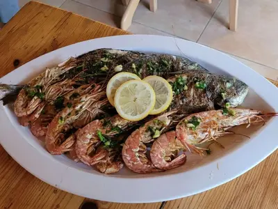 Hrana u smještaju kod domaćina ili u blizini