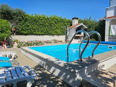 Bazen u objektu Holiday apartment in Tribunj with terrace, air conditioning, W-LAN 5034-1 ili u blizini