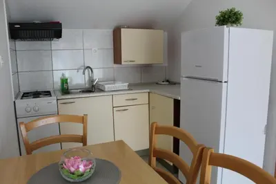 Kuhinja ili čajna kuhinja u objektu Apartment in Tribunj with sea view, balcony, air conditioning, W-LAN 5034-2
