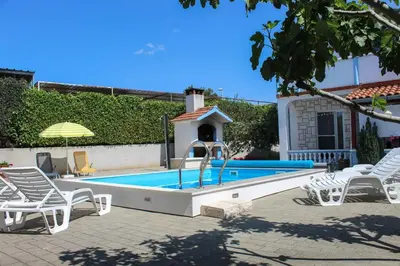 Bazen u objektu Ferienwohnung in Tribunj mit Meerblick, Balkon, Klimaanlage, W-LAN 5034-3 ili u blizini
