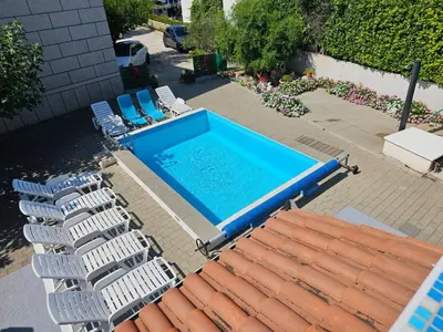 Bazen u objektu Ferienwohnung in Tribunj mit Meerblick, Balkon, Klimaanlage, W-LAN 5034-3 ili u blizini
