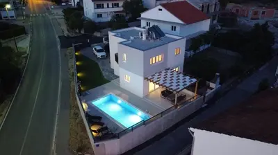 Bazen u objektu House Kreso ili u blizini