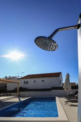 Bazen u objektu House Kreso ili u blizini