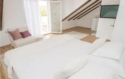 Krevet ili kreveti u jedinici u objektu Luxurious Home In Unesic With Sauna