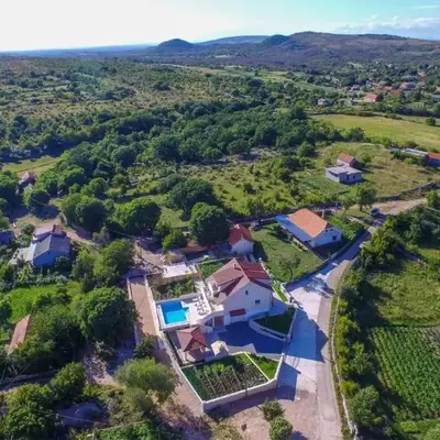 Luxurious Home In Unesic With Sauna