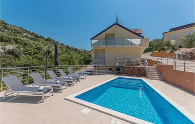 Bazen u objektu Pet Friendly Home In Zatoglav ili u blizini