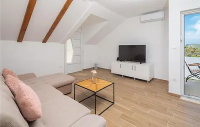 TV i/ili zabavni centar u objektu Pet Friendly Home In Zatoglav