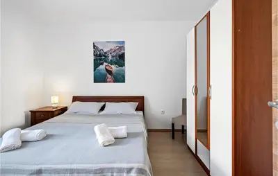 Krevet ili kreveti u jedinici u objektu Beach Front Home In Primosten With House Sea View