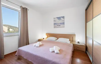 Krevet ili kreveti u jedinici u objektu Beach Front Home In Primosten With House Sea View