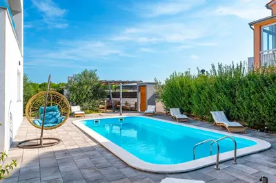Bazen u objektu Villa Nika ili u blizini